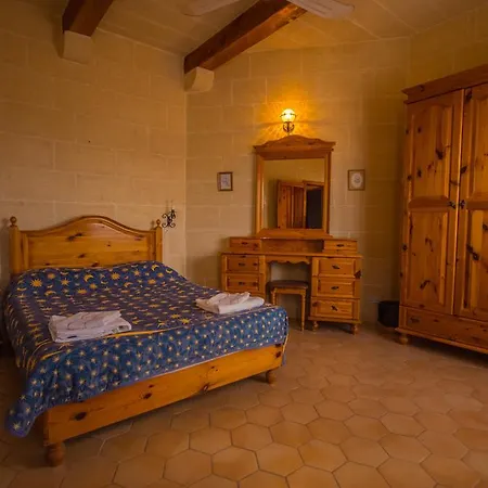 Zgugina Villa Għarb
